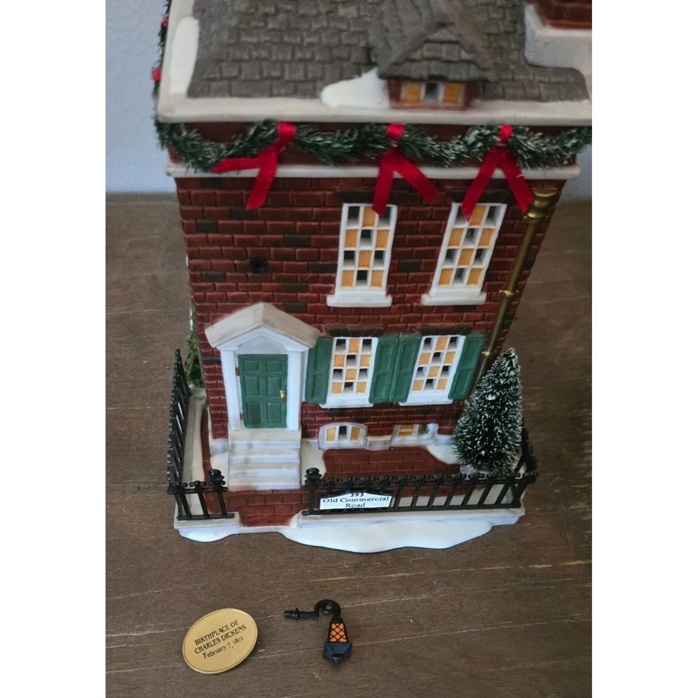 Department 56‎ Dickens' Birthplace Special Edition Dickens Village w Pin dept 56